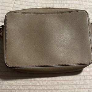 Michael Kors Tan jet set Crossbody Bag preowned nice bag ^flawed
